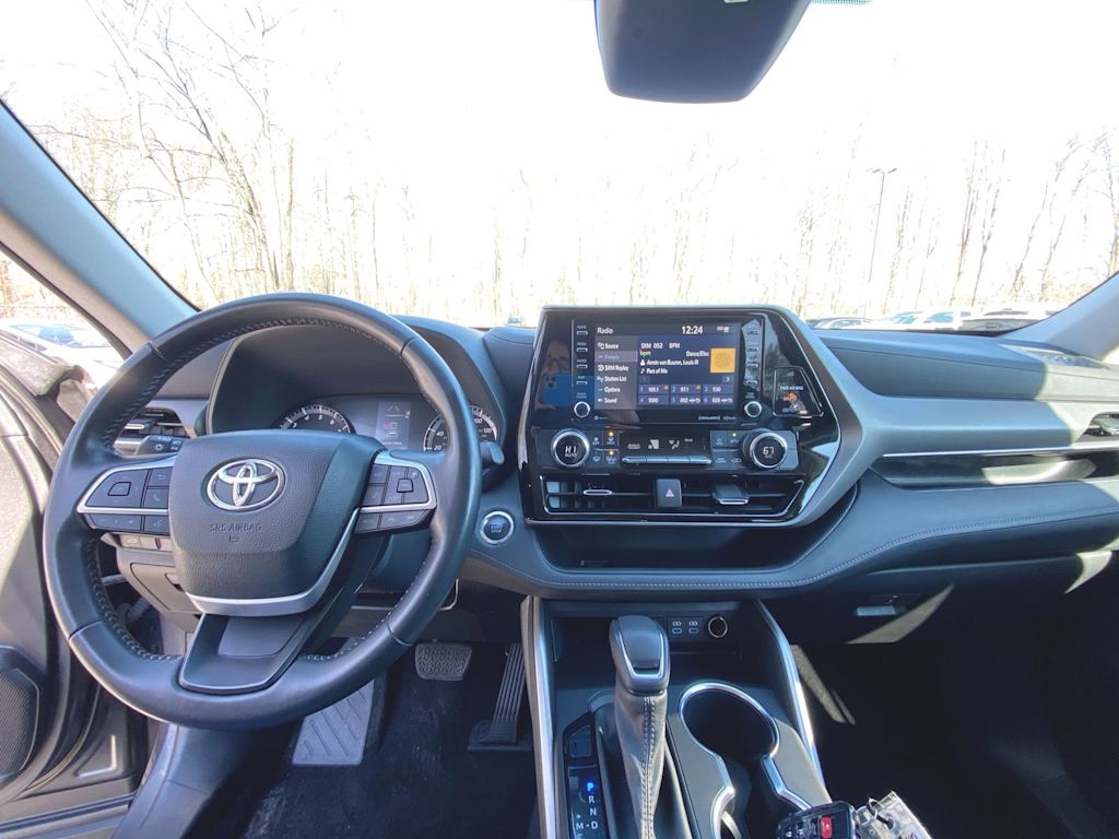 2022 Toyota Highlander LE 2