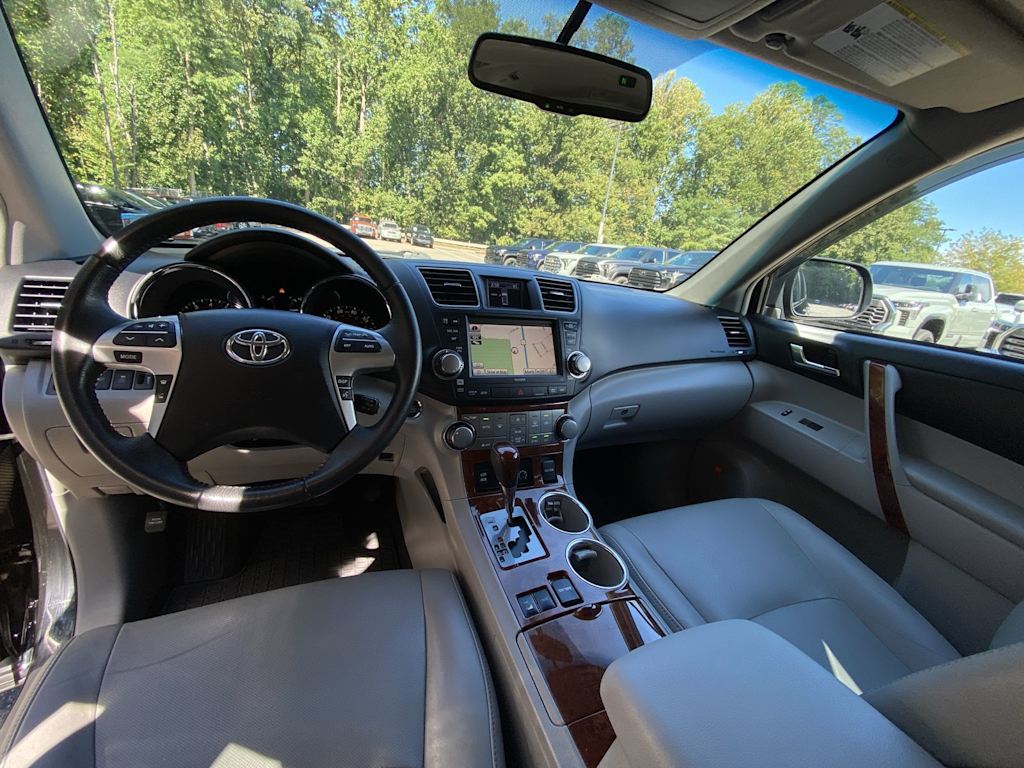 Thumbnail: 2012 Toyota Highlander - 9