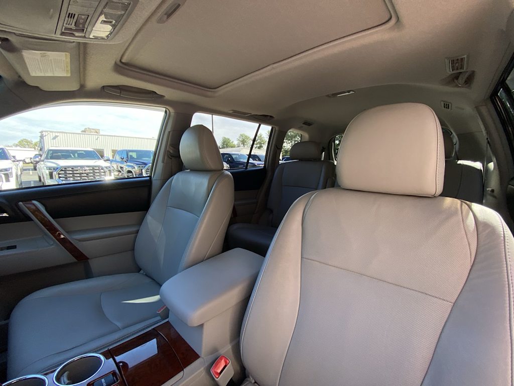 Thumbnail: 2012 Toyota Highlander - 11
