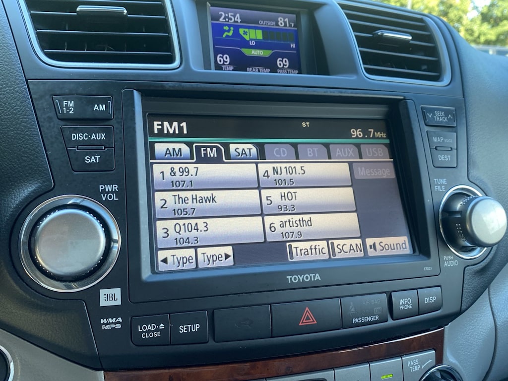 Thumbnail: 2012 Toyota Highlander - 14