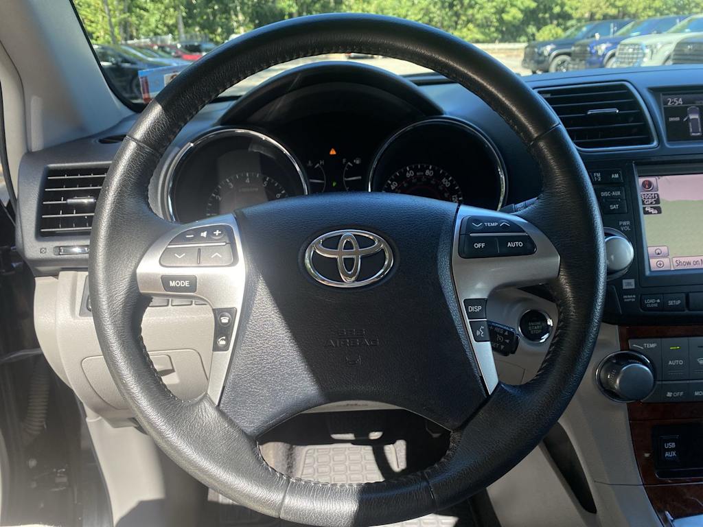 Thumbnail: 2012 Toyota Highlander - 13