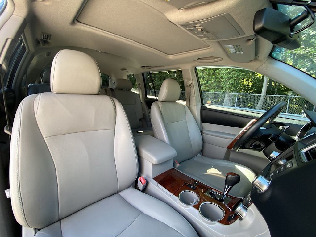 Thumbnail: 2012 Toyota Highlander - 33