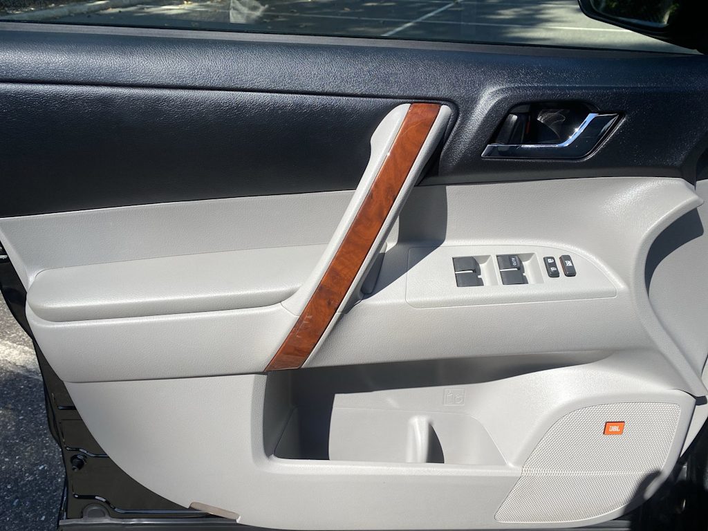 Thumbnail: 2012 Toyota Highlander - 31
