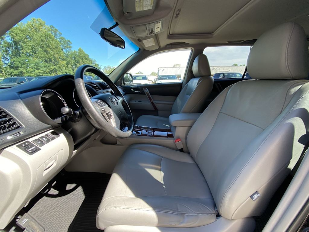 Thumbnail: 2012 Toyota Highlander - 10