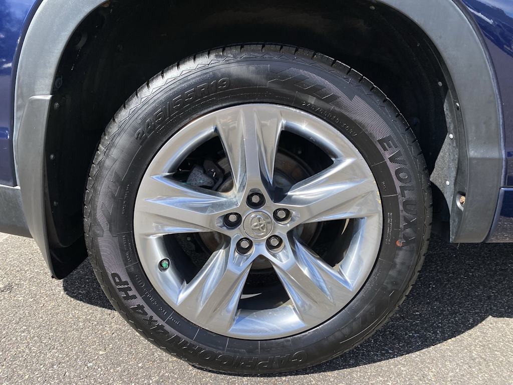 Thumbnail: 2015 Toyota Highlander - 28