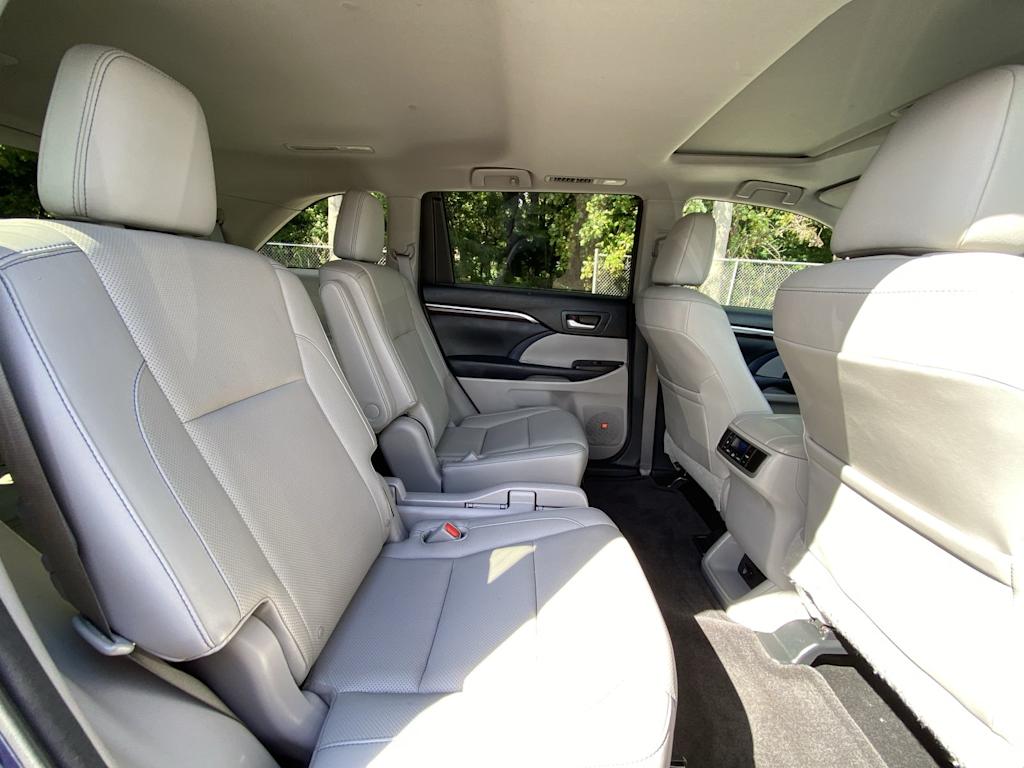 Thumbnail: 2015 Toyota Highlander - 33