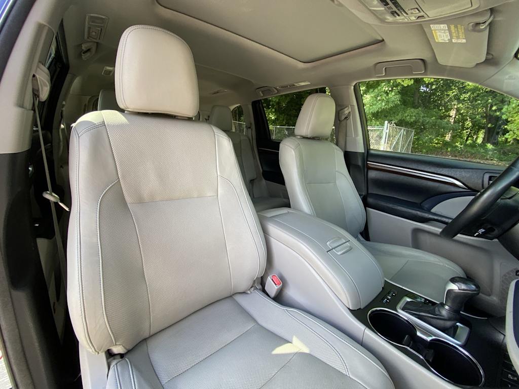 Thumbnail: 2015 Toyota Highlander - 32