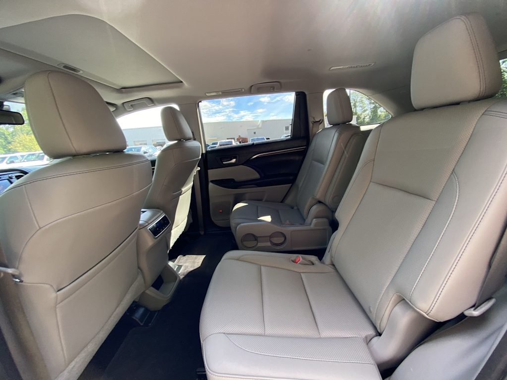 Thumbnail: 2015 Toyota Highlander - 12
