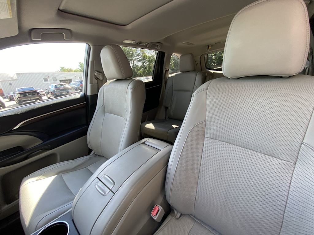 Thumbnail: 2015 Toyota Highlander - 11