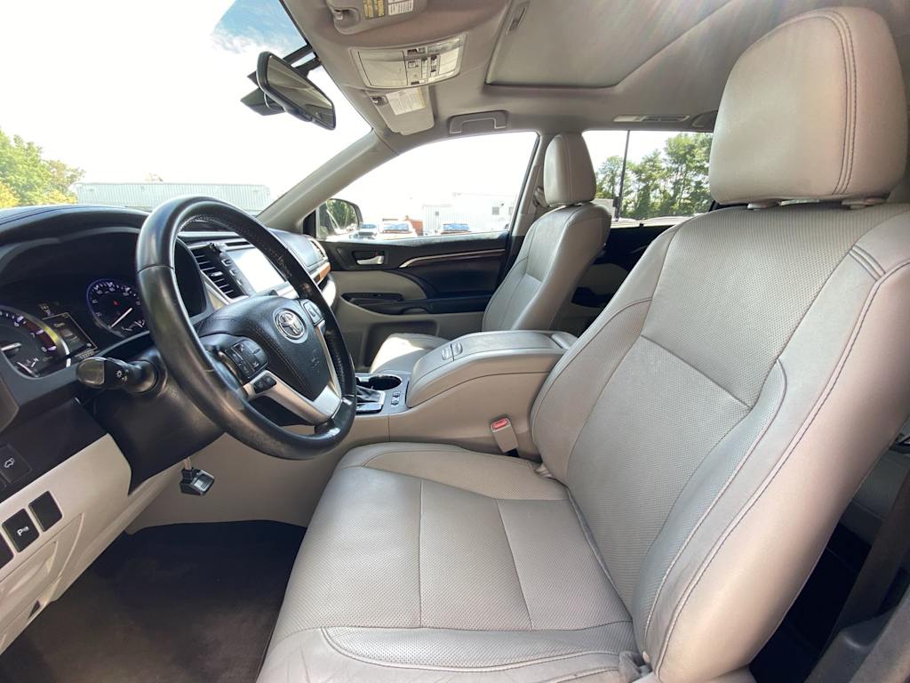 Thumbnail: 2015 Toyota Highlander - 10