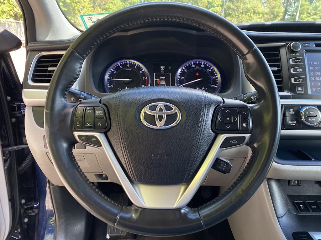 Thumbnail: 2015 Toyota Highlander - 13