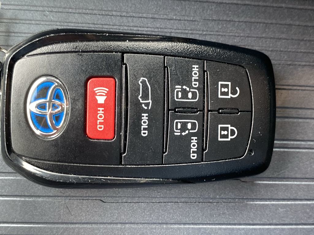 Thumbnail: 2023 Toyota Sienna - 18