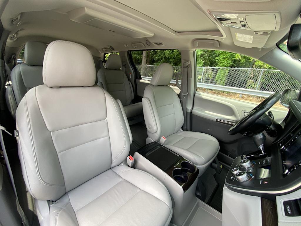 Thumbnail: 2019 Toyota Sienna - 30
