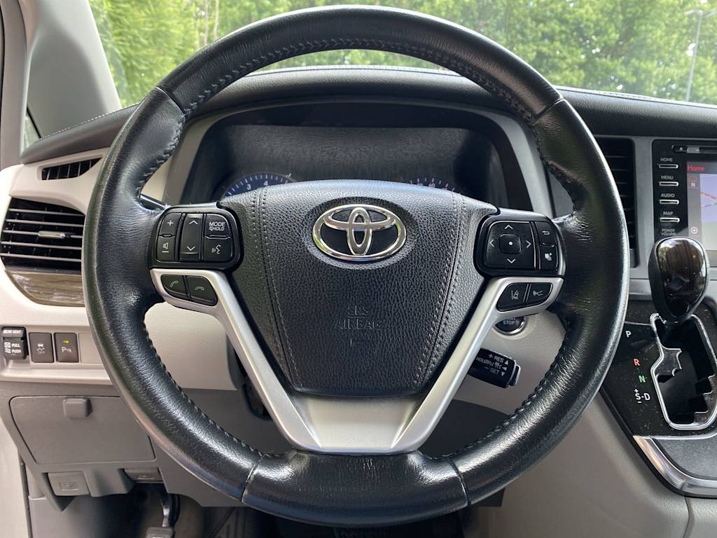 Thumbnail: 2019 Toyota Sienna - 11