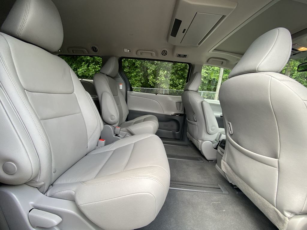 Thumbnail: 2019 Toyota Sienna - 31