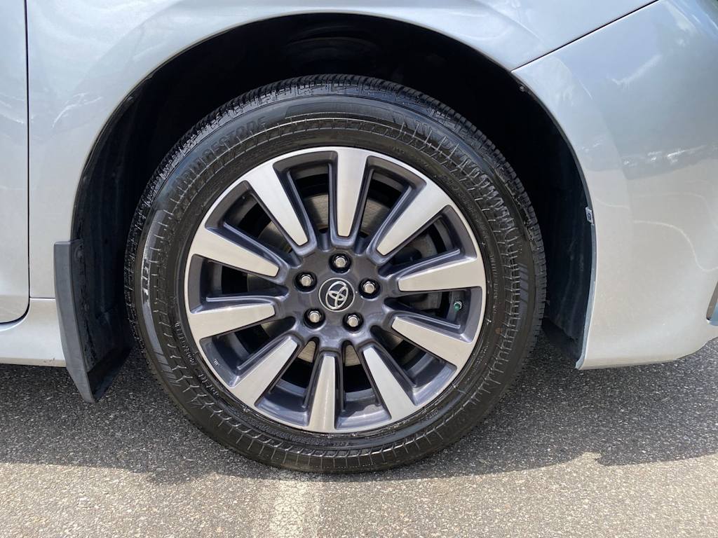 Thumbnail: 2019 Toyota Sienna - 26