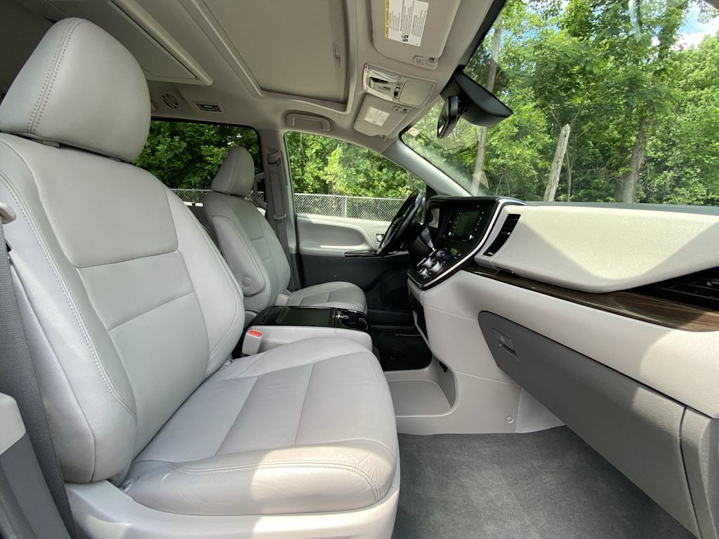 Thumbnail: 2019 Toyota Sienna - 29