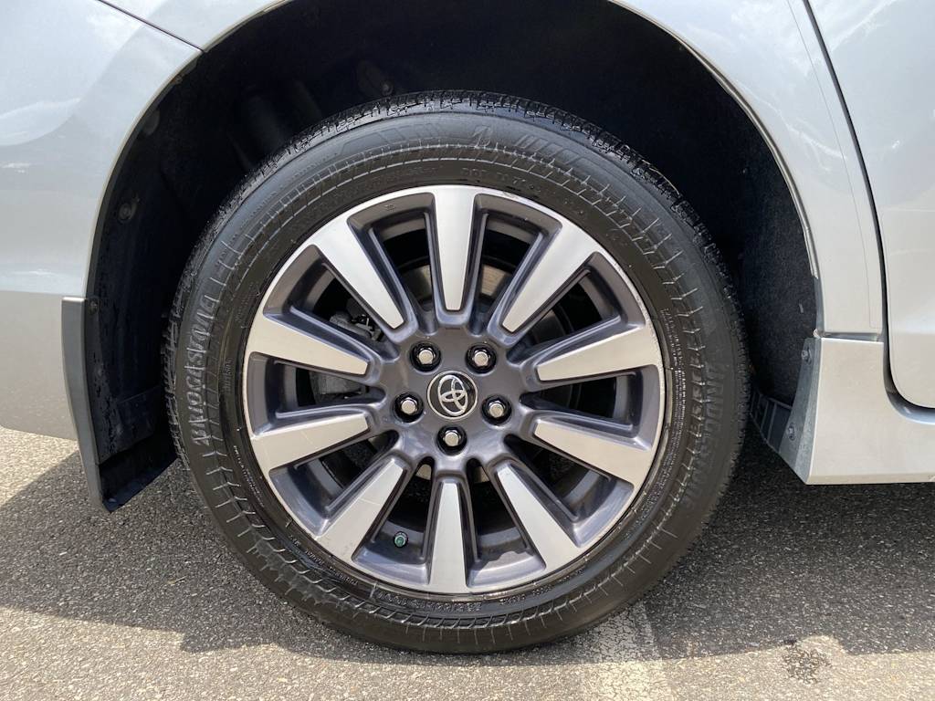 Thumbnail: 2019 Toyota Sienna - 25