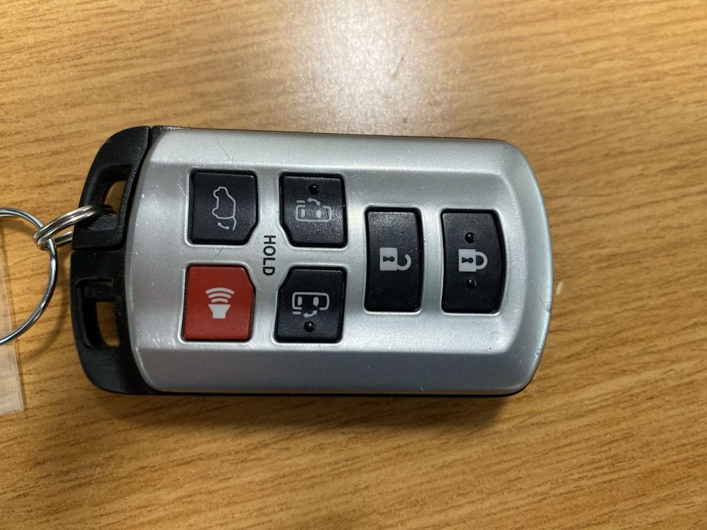 Thumbnail: 2019 Toyota Sienna - 38