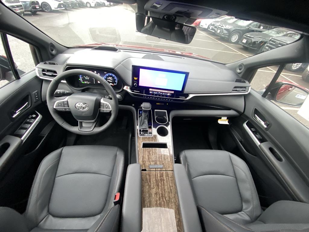 Thumbnail: 2025 Toyota Sienna - 2