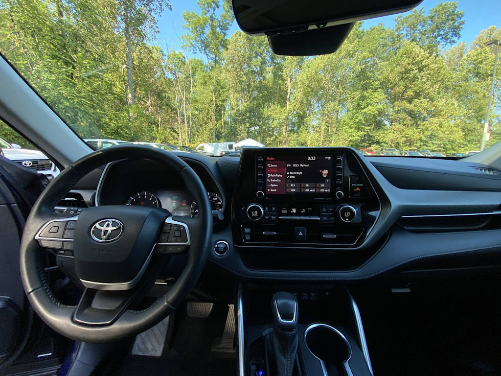 Thumbnail: 2022 Toyota Highlander - 2