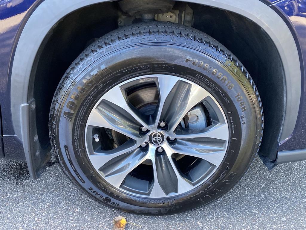 Thumbnail: 2022 Toyota Highlander - 18