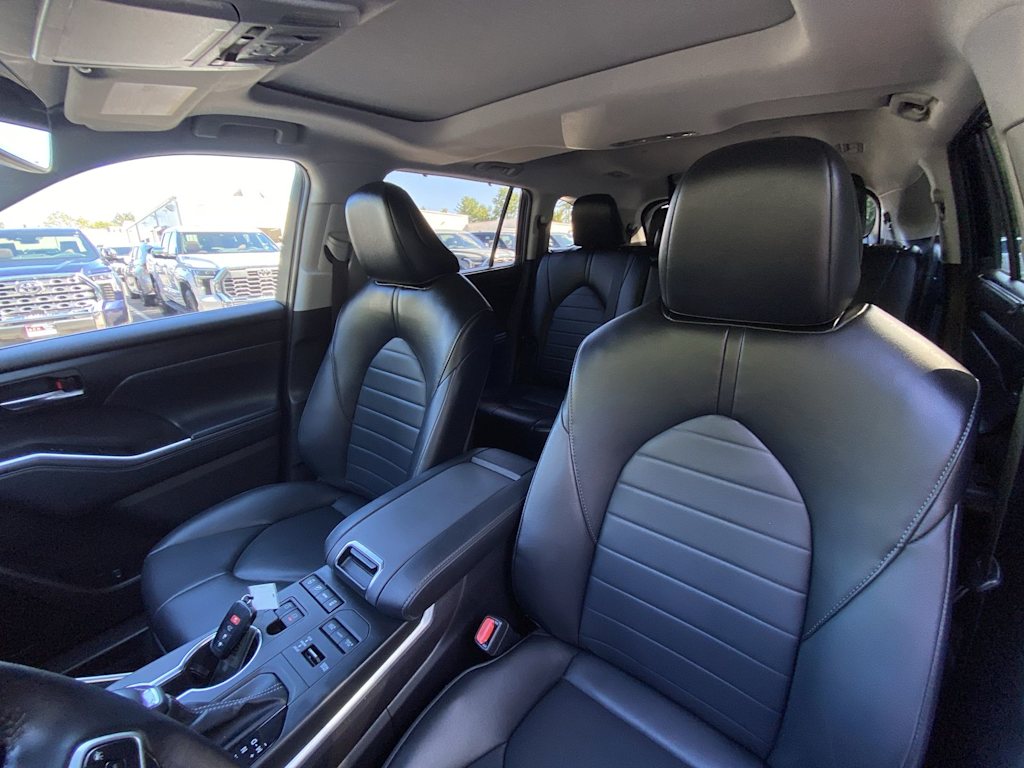 Thumbnail: 2022 Toyota Highlander - 8