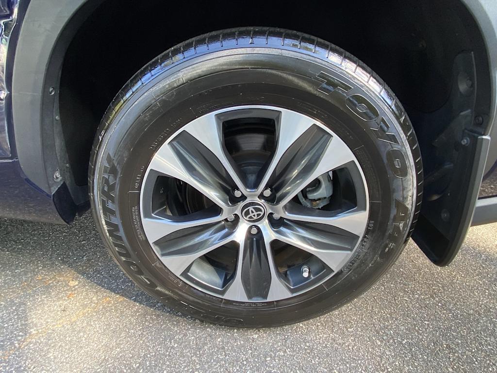 Thumbnail: 2022 Toyota Highlander - 16