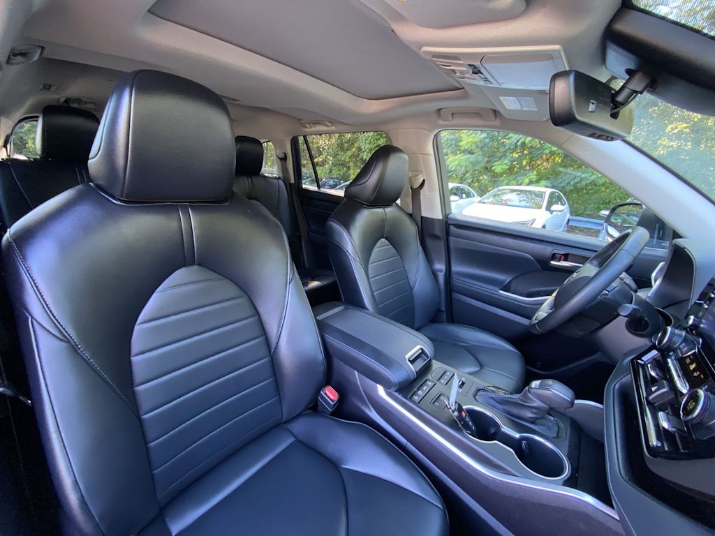 Thumbnail: 2022 Toyota Highlander - 22