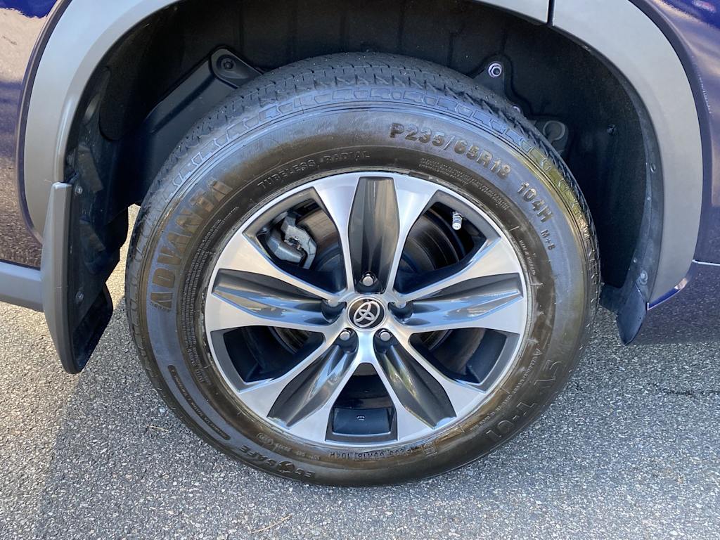 Thumbnail: 2022 Toyota Highlander - 17