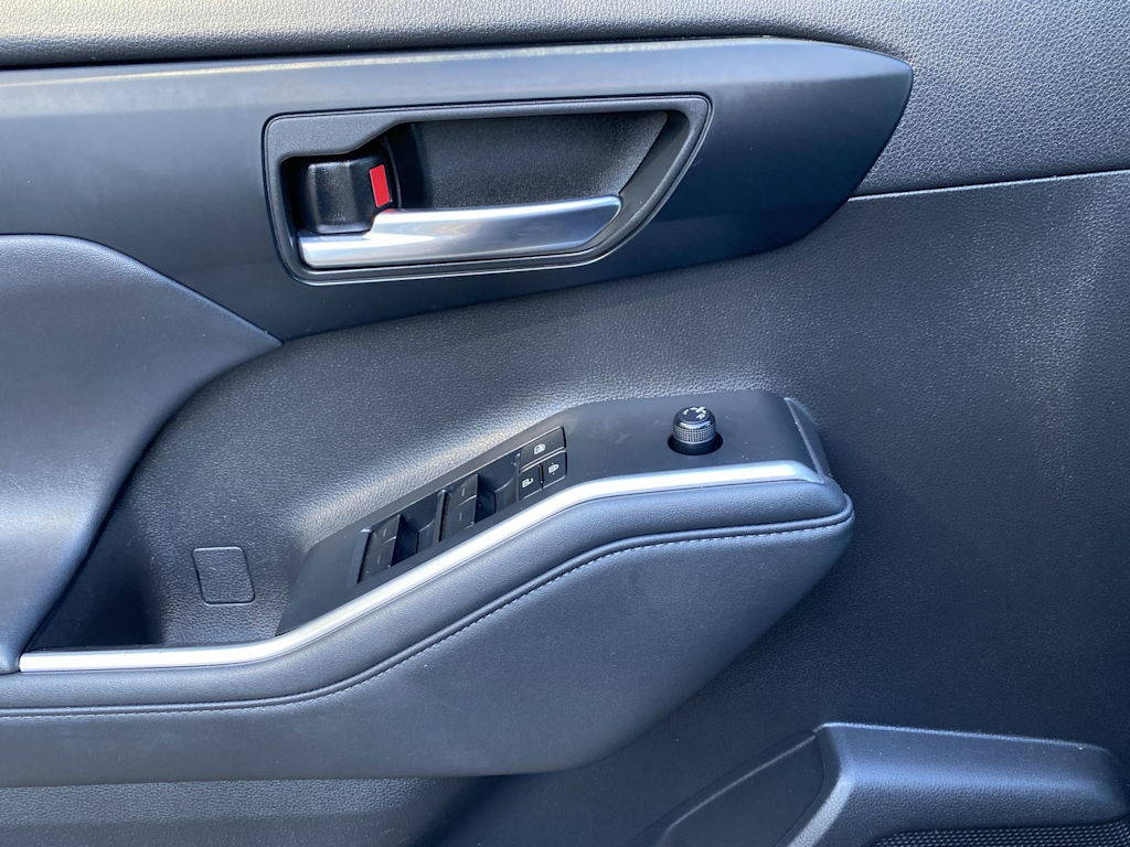 Thumbnail: 2022 Toyota Highlander - 20