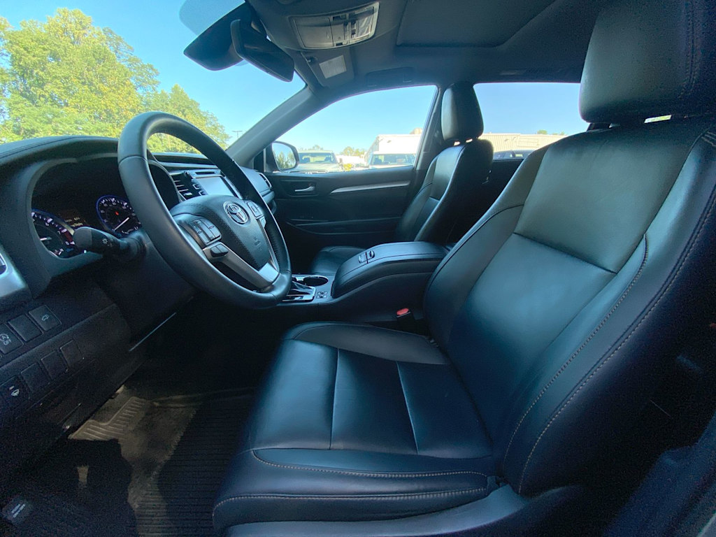Thumbnail: 2019 Toyota Highlander - 10