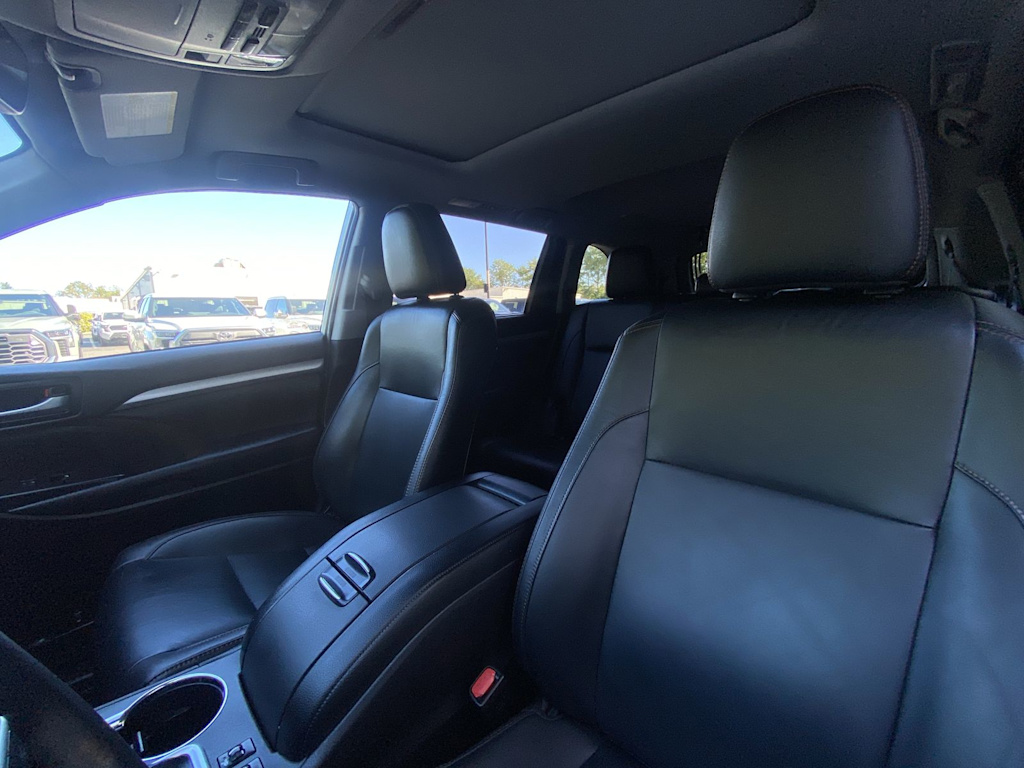 Thumbnail: 2019 Toyota Highlander - 11