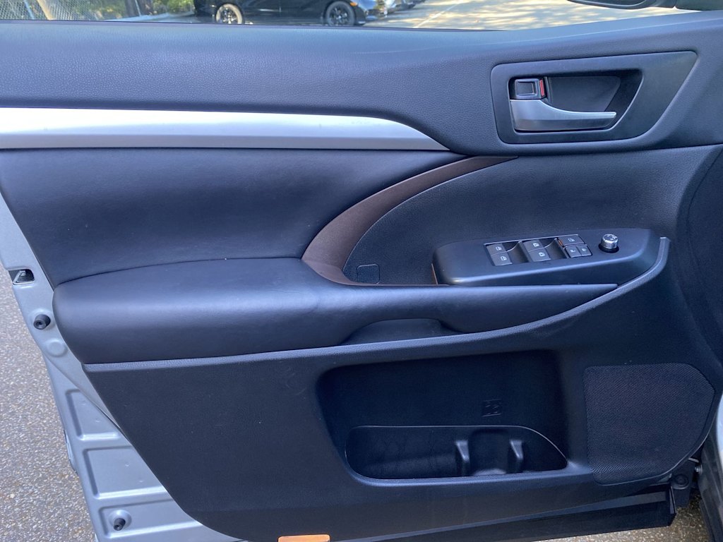 Thumbnail: 2019 Toyota Highlander - 31