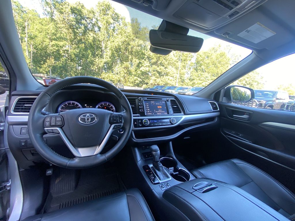 Thumbnail: 2019 Toyota Highlander - 9