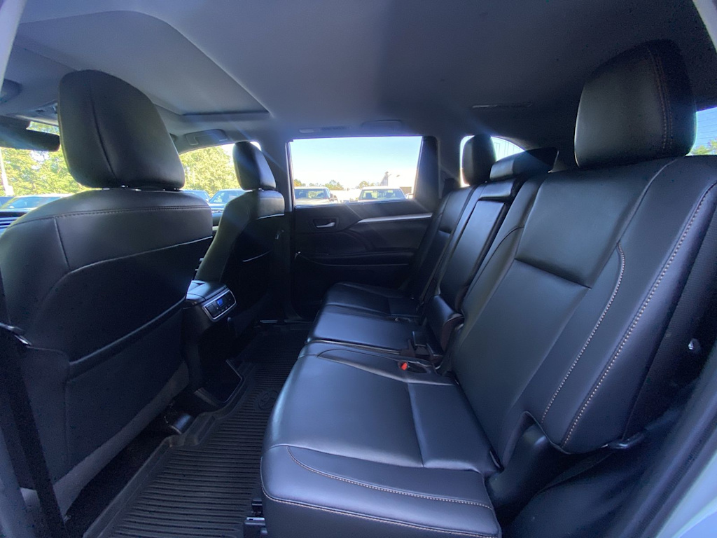Thumbnail: 2019 Toyota Highlander - 12