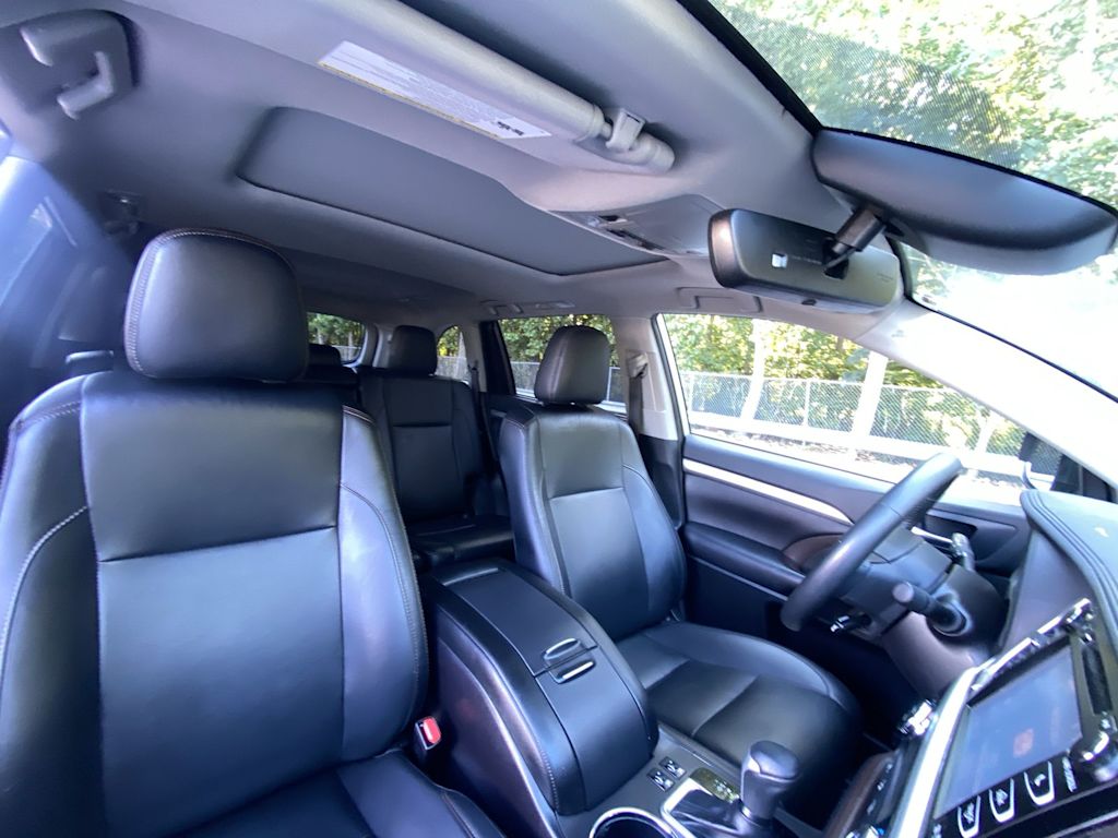 Thumbnail: 2019 Toyota Highlander - 33