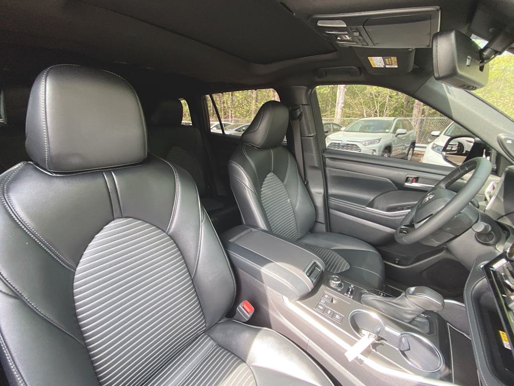 2023 Toyota Highlander XSE 28