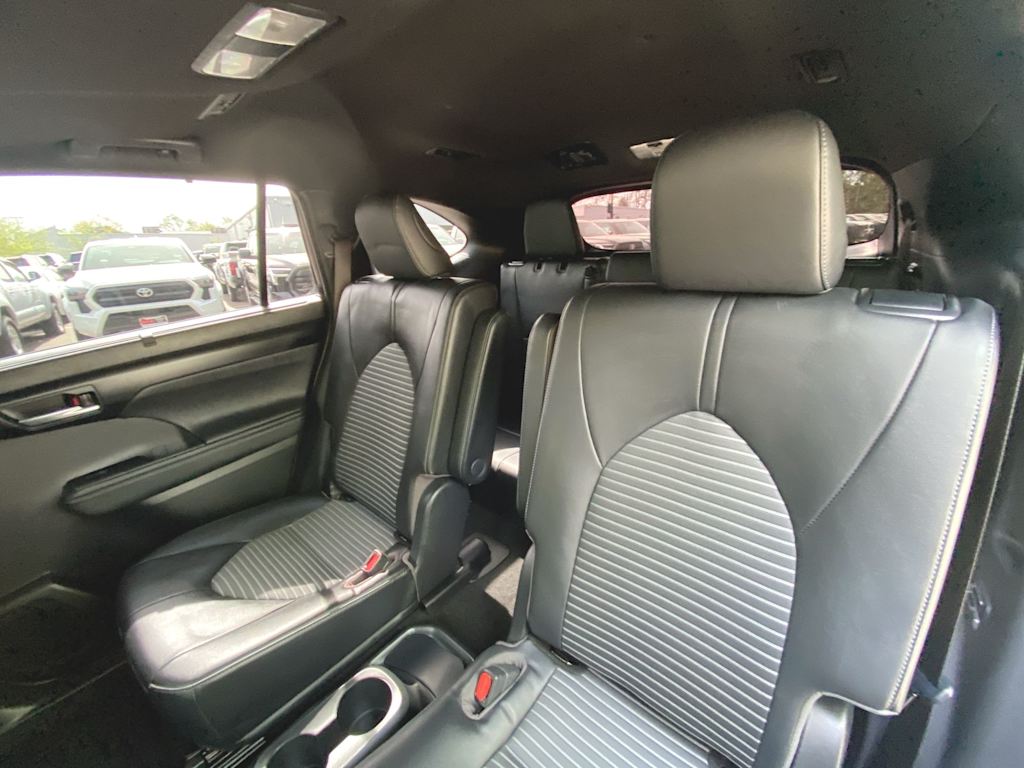 2023 Toyota Highlander XSE 12