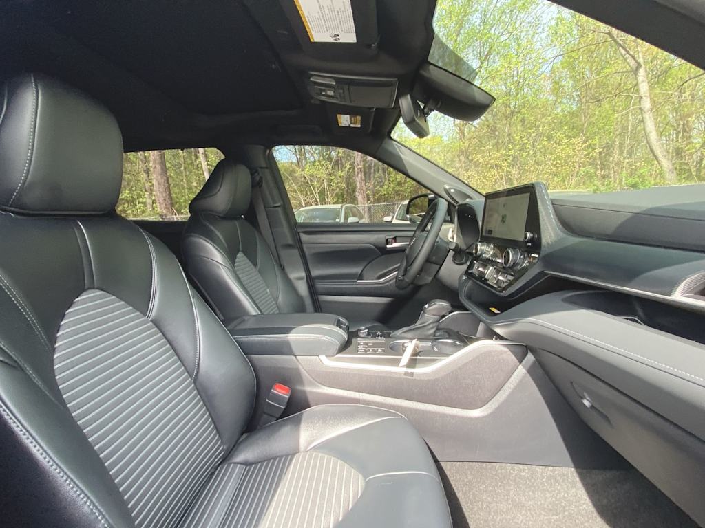 2023 Toyota Highlander XSE 27