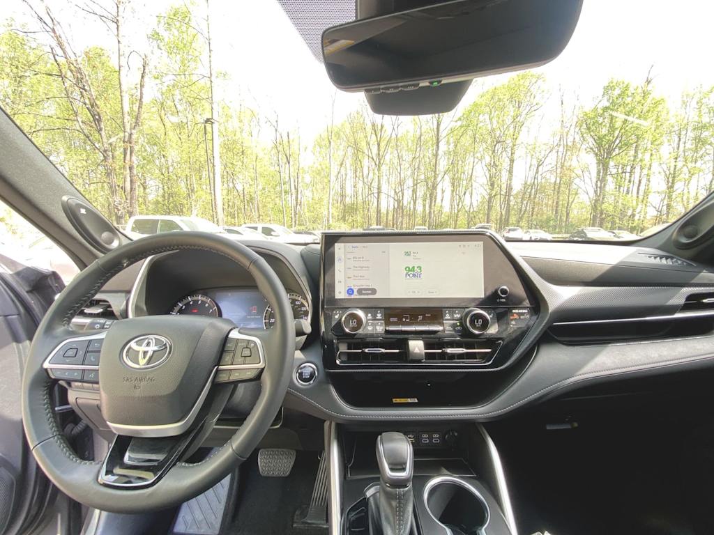 2023 Toyota Highlander XSE 2