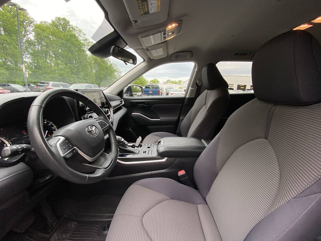 Thumbnail: 2023 Toyota Highlander - 9