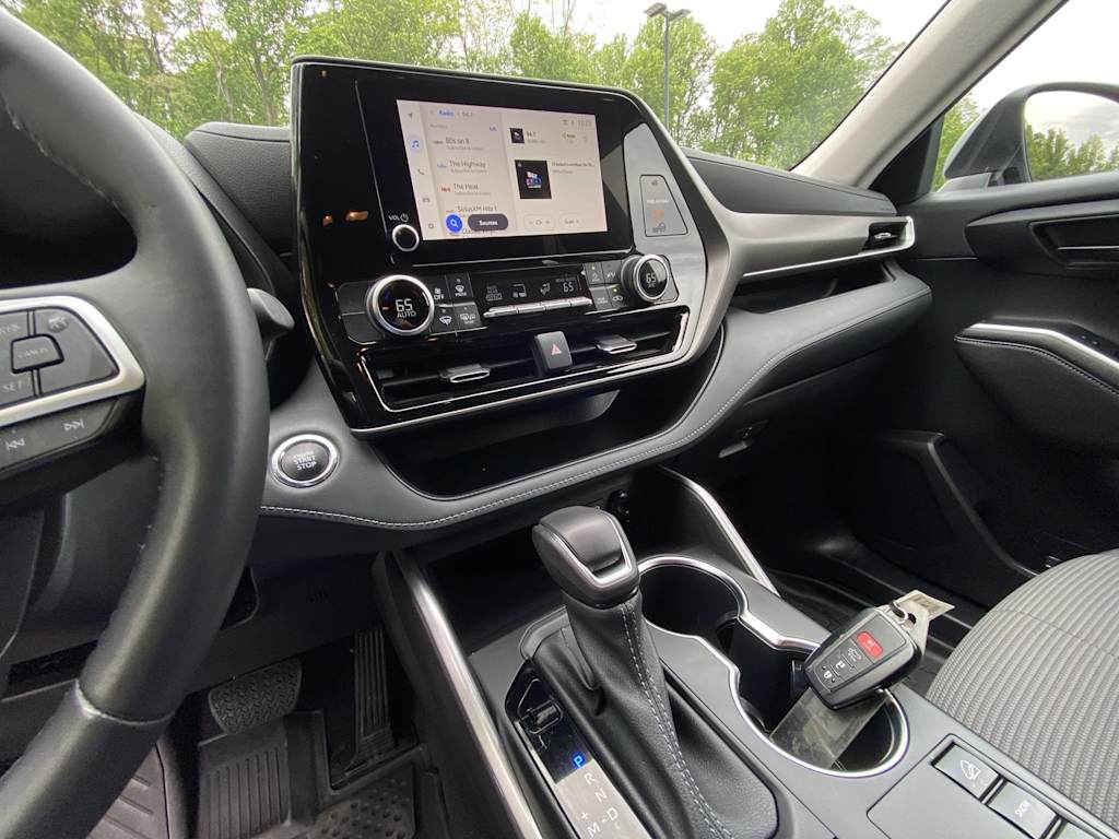 Thumbnail: 2023 Toyota Highlander - 8