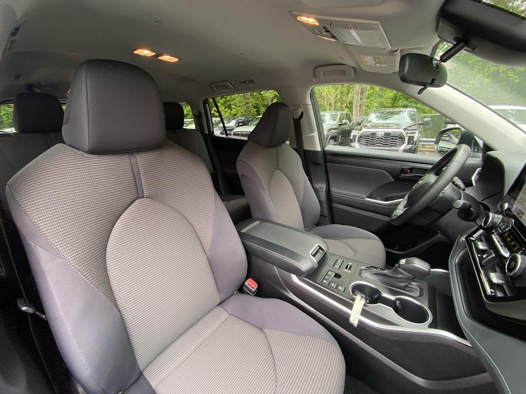 Thumbnail: 2023 Toyota Highlander - 34