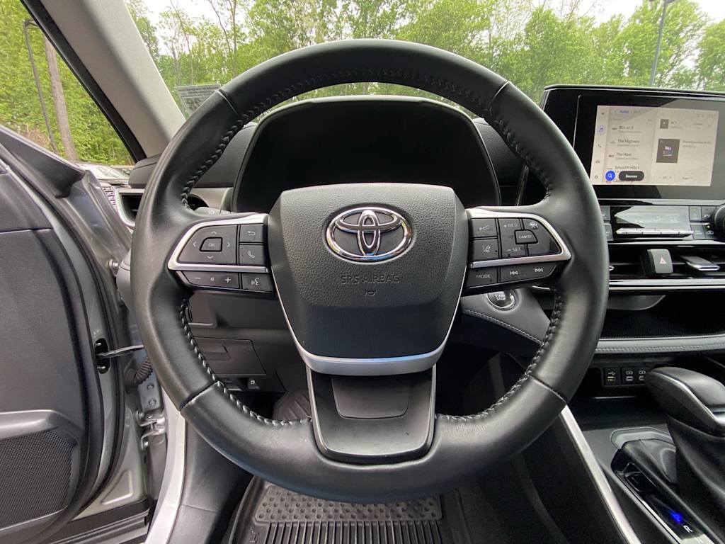 Thumbnail: 2023 Toyota Highlander - 12