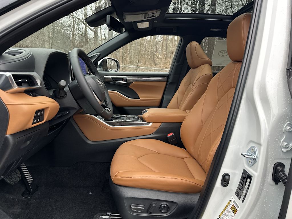 Thumbnail: 2026 Toyota Highlander - 9