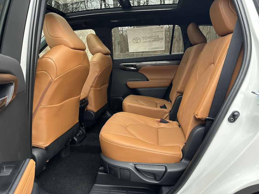 Thumbnail: 2026 Toyota Highlander - 10
