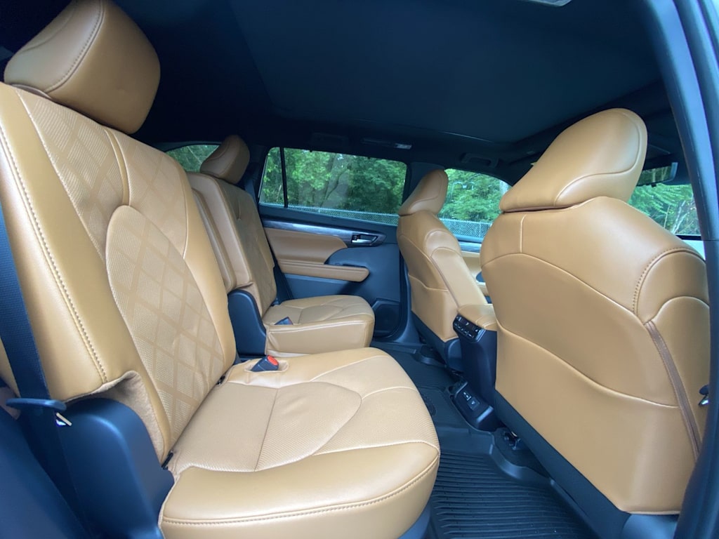 Thumbnail: 2026 Toyota Highlander - 32
