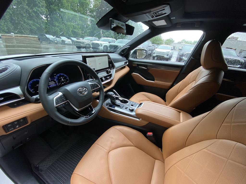 Thumbnail: 2026 Toyota Highlander - 8