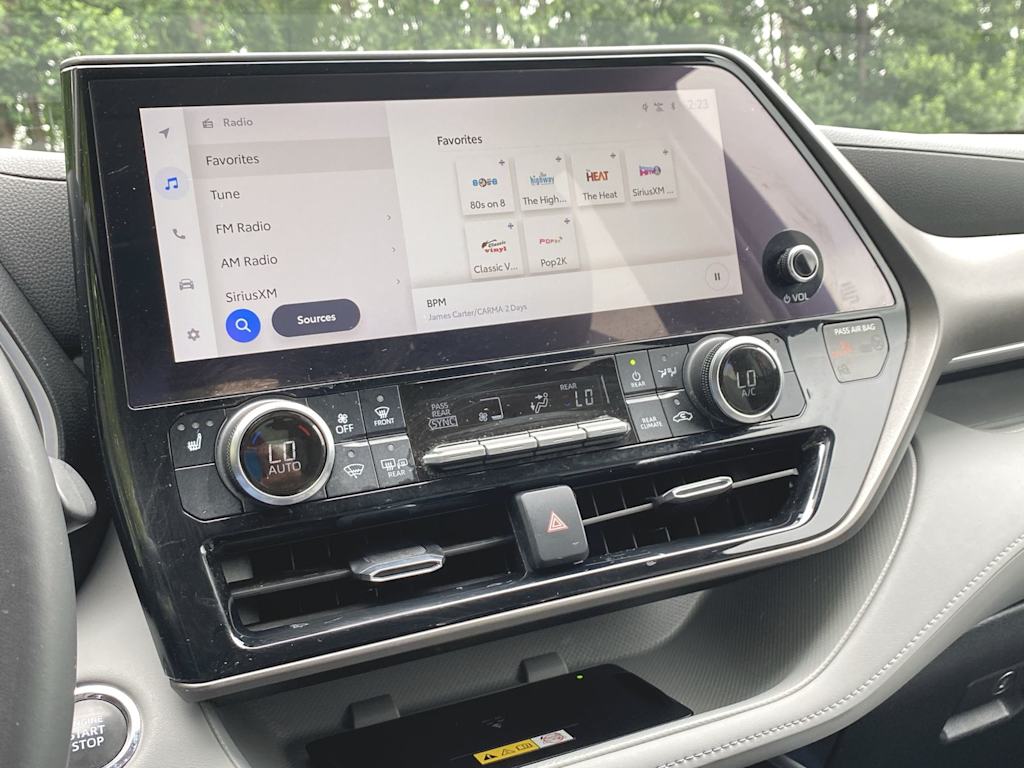 2023 Toyota Highlander XLE 12